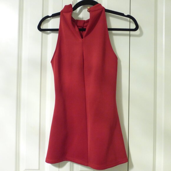 LE CHATEAU red criss cross front sleeveless top with gold beads - Picture 2 of 8